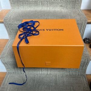 Louis Vuitton box & ribbon